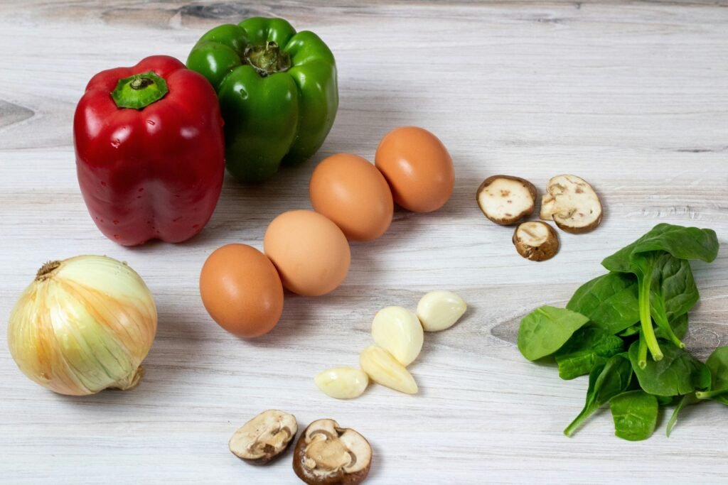 Revuelto de huevos con verduras como cena rápida