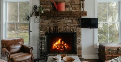 Salón cálido y acogedor con la calefacción optimizada en invierno