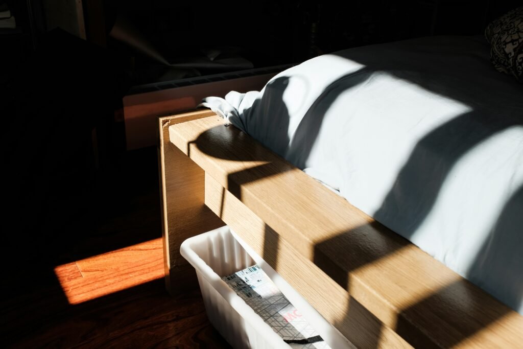 Caja baja de almacenaje deslizante bajo la cama