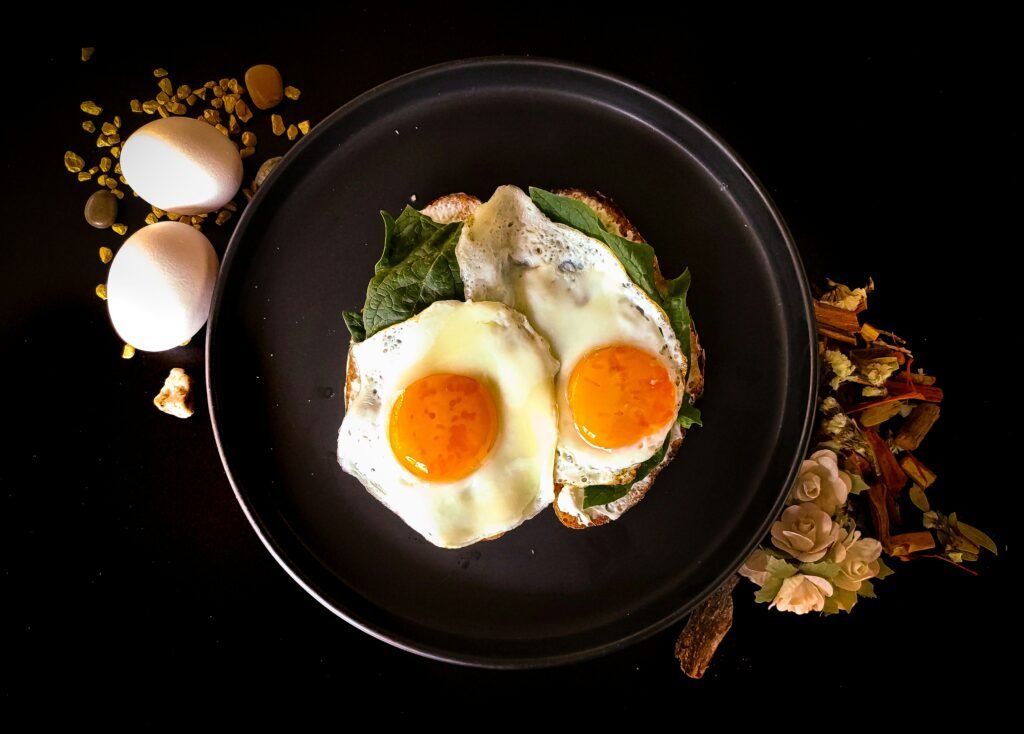 Cena con huevos preparados de varias formas