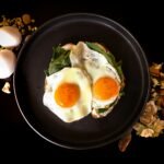 Cena con huevos preparados de varias formas