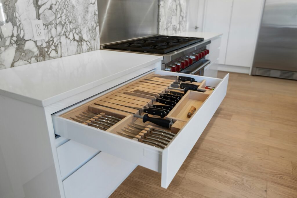 Bloque de cuchillos integrado en cajón de cocina