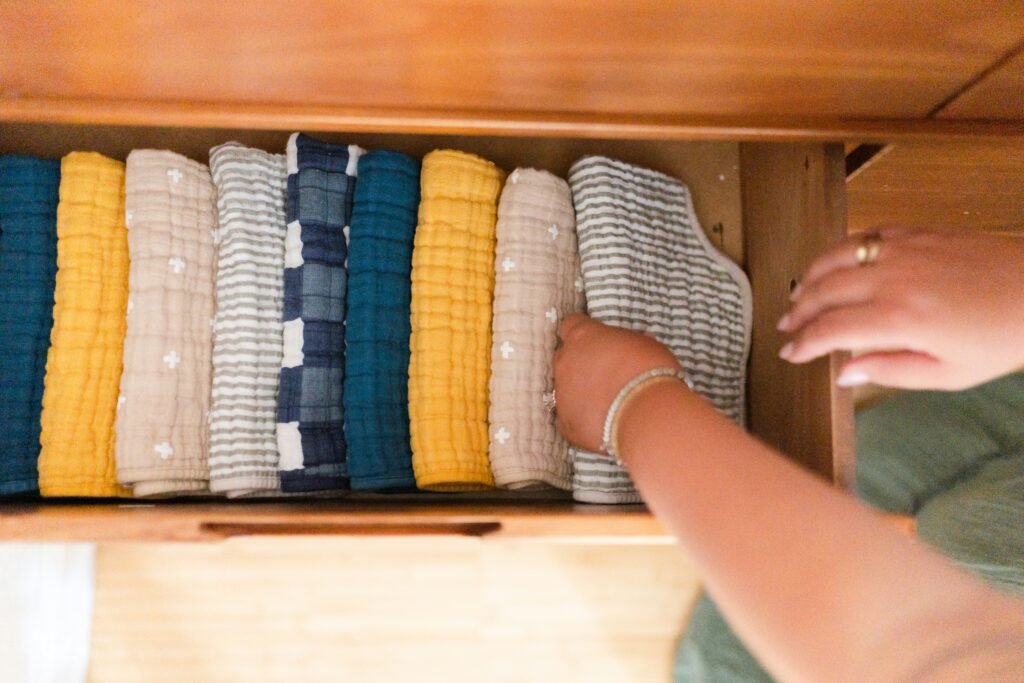 Doblado vertical de ropa al estilo Marie Kondo
