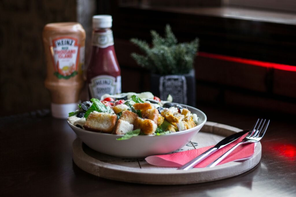 Ensalada César con pollo como plato único