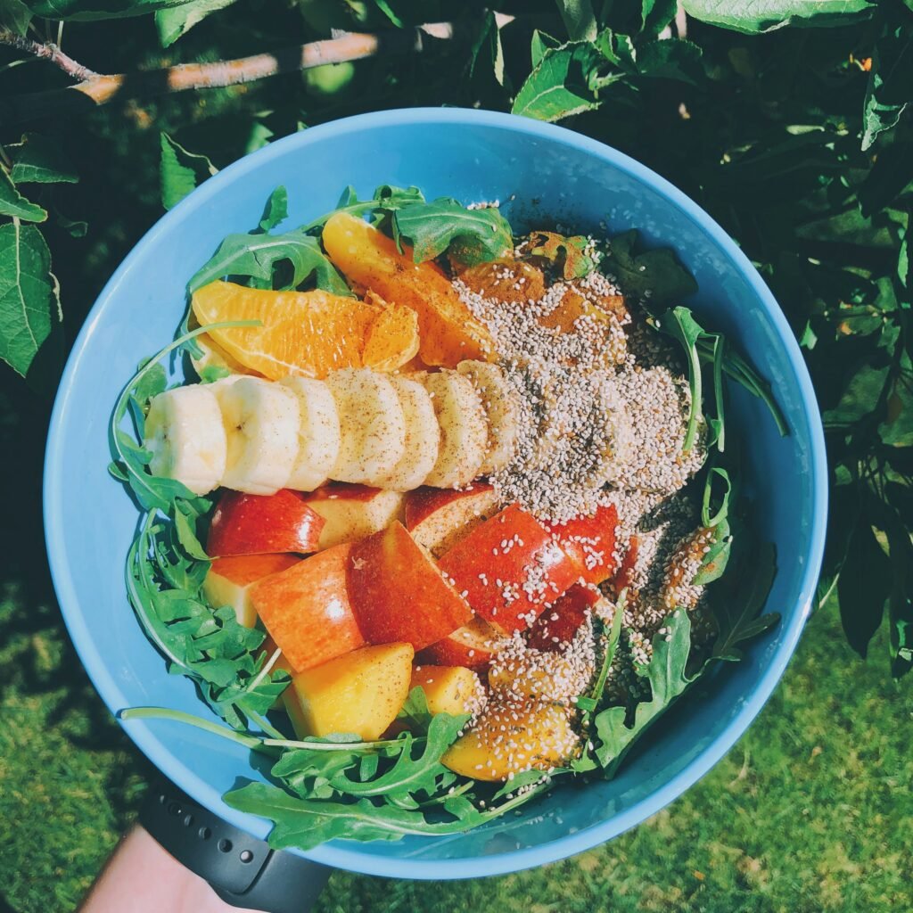 Ensalada de quinoa con verduras y proteína