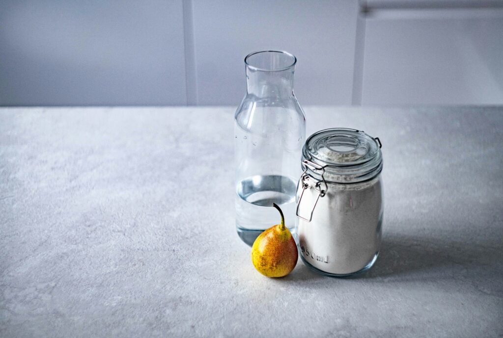 Limón, vinagre y bicarbonato como ingredientes de limpieza casera
