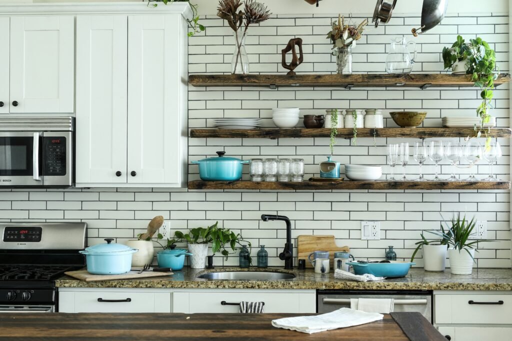 Cocina pequeña perfectamente organizada y aprovechada