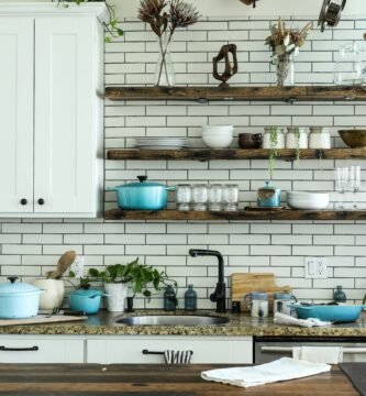 Cocina pequeña perfectamente organizada y aprovechada