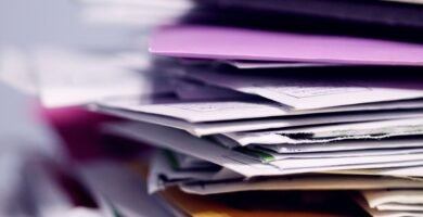 Carpetas de documentos del hogar organizadas por categorías
