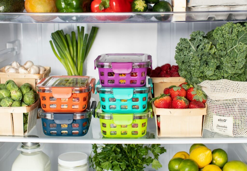 Nevera perfectamente organizada por zonas y alimentos