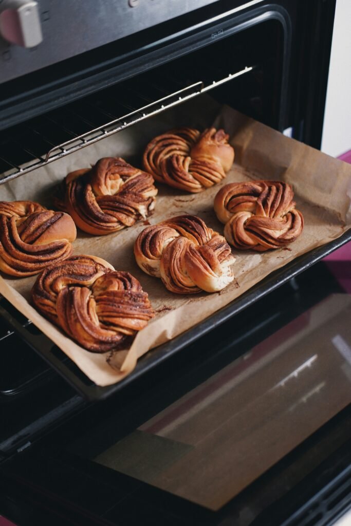 Papel de horno como truco para acelerar la cocina