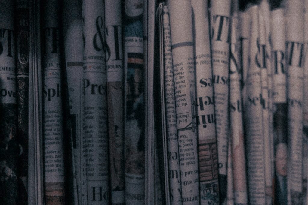 Papel de periódico como truco casero para abrillantar cristales