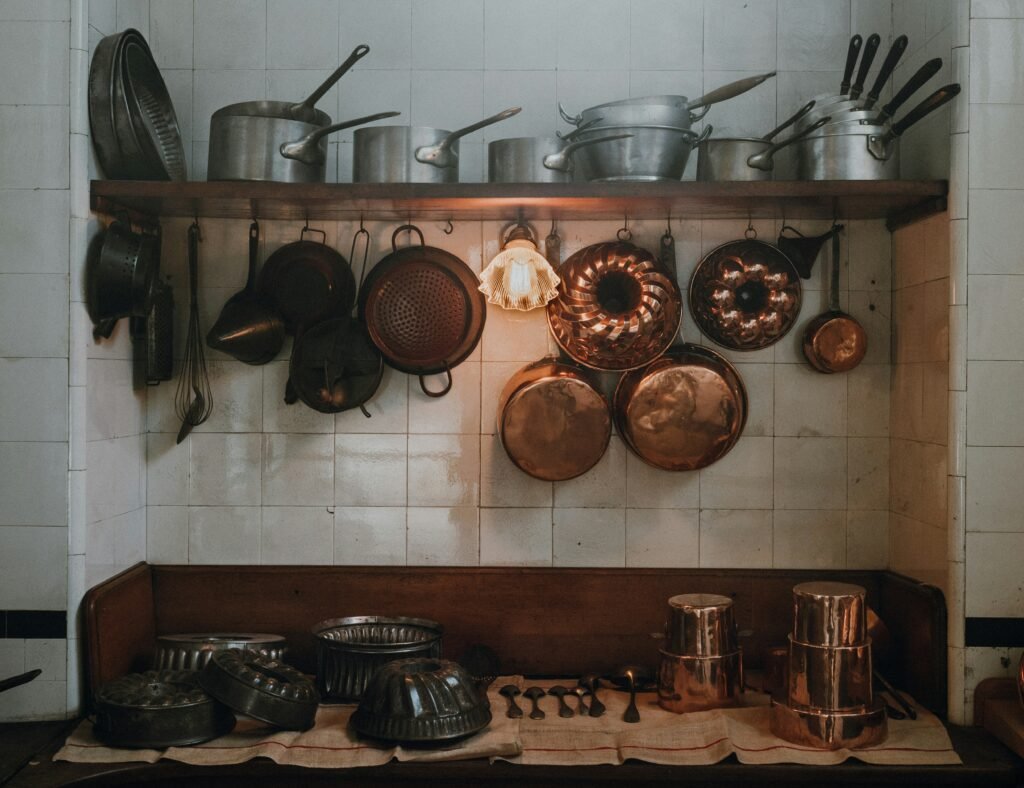 Cocina rústica que evoca los trucos de la abuela para el hogar