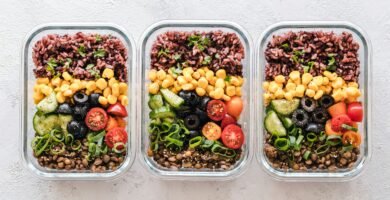 Tupper saludable preparado para llevar al trabajo